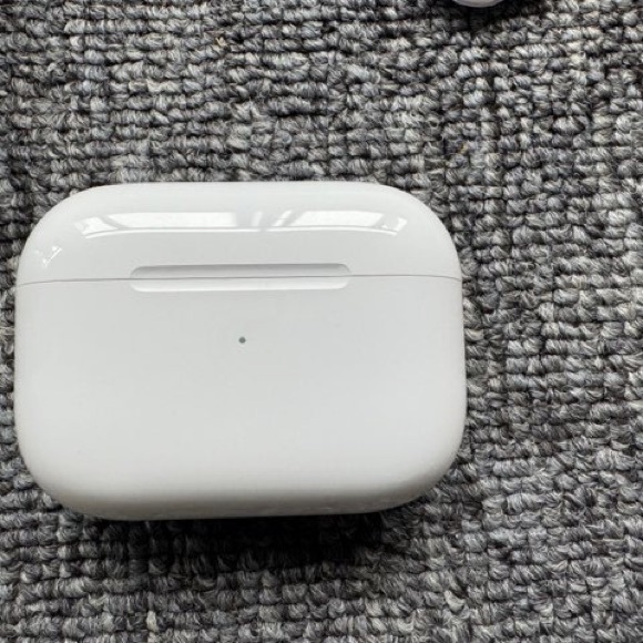 Apple Ear Buds BRAND NEW - Picture 3 of 6